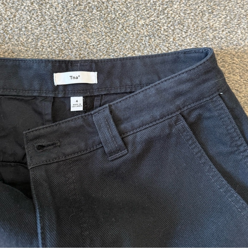 Aritzia TNA Black Cargo Pants size 4 100% cotton - Picture 3 of 6